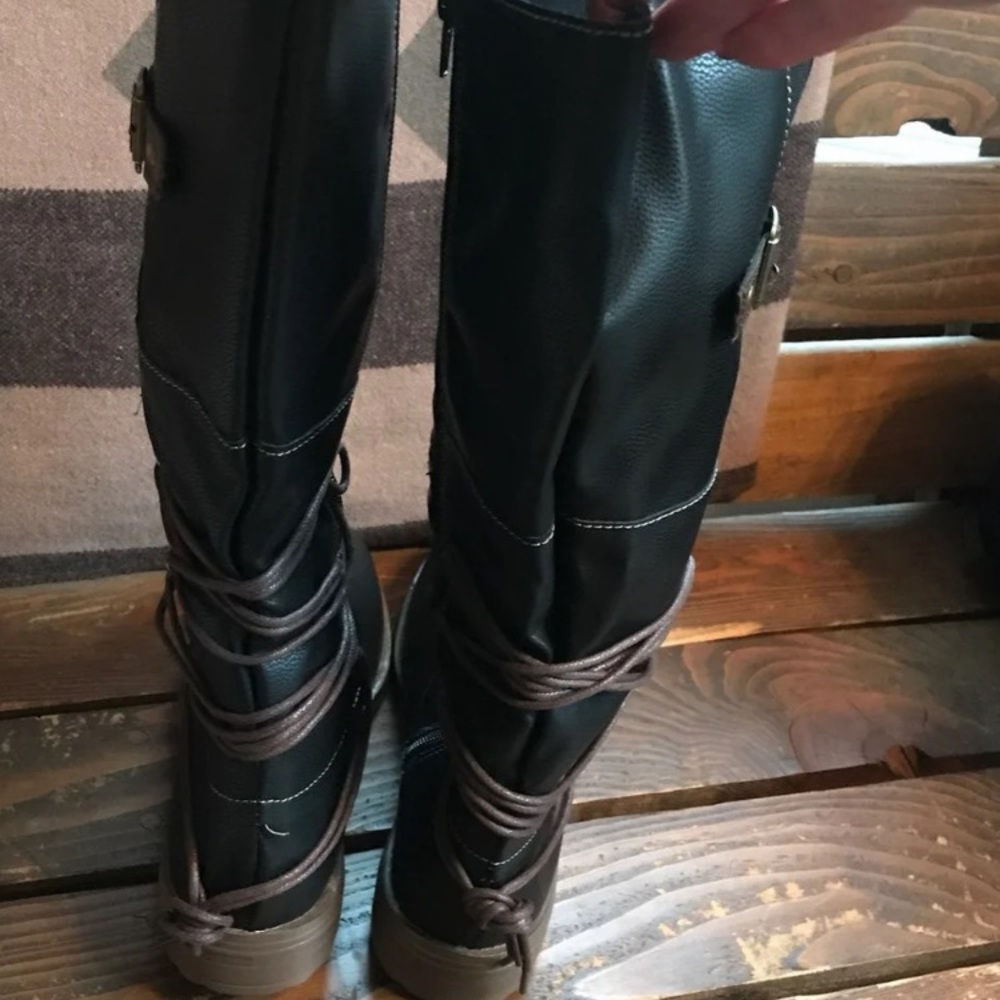 Boots - Picture 2 of 3
